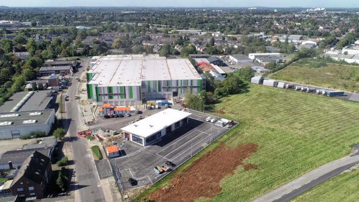 Neubau Halle mit Außenanlagen