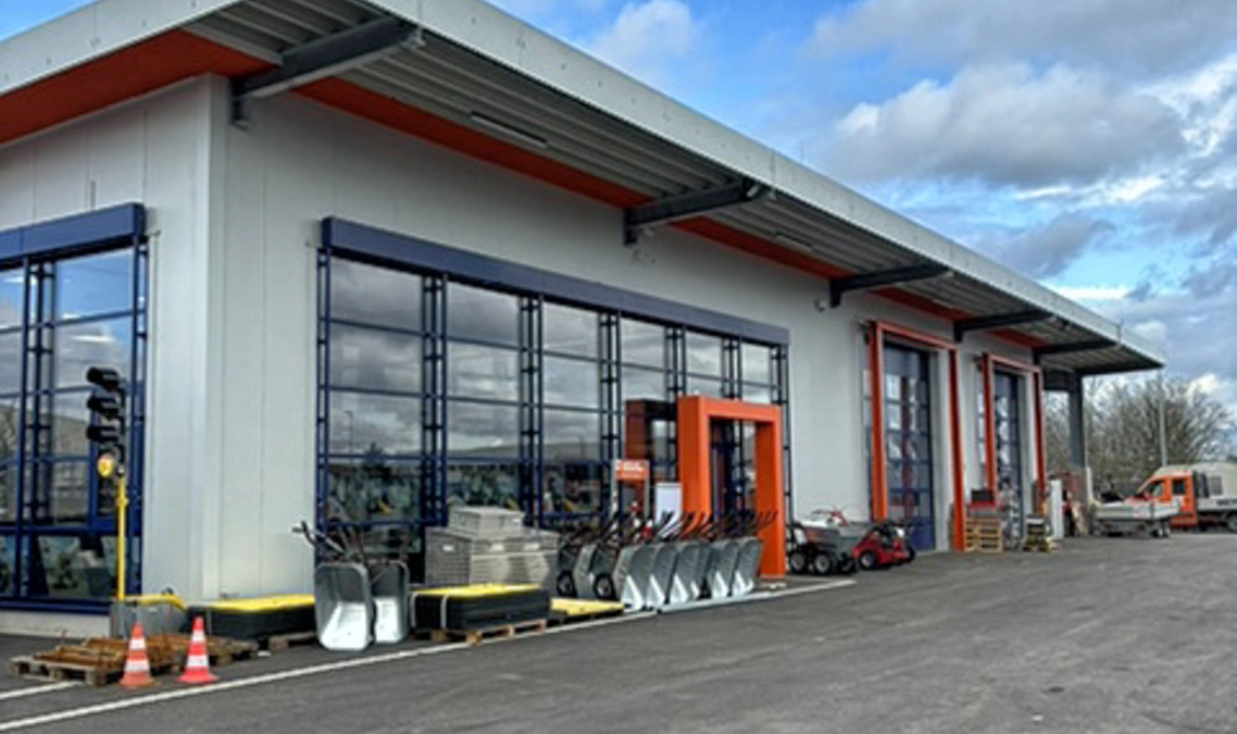 Neubau Halle mit Außenanlagen