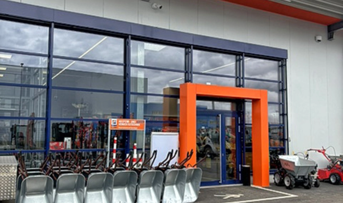 Neubau Halle mit Außenanlagen